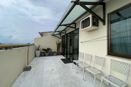 Apartamento para alugar com 250m², 3 quartos e 3 vagas Apartamento para alugar com 250m², 3 quartos e 3 vagasVaranda