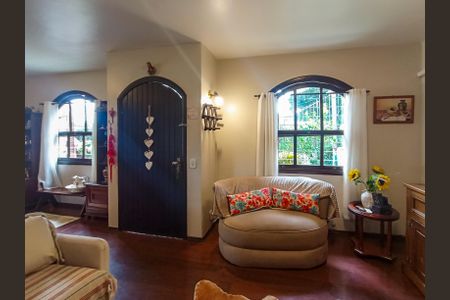 Casa à venda com 143m², 4 quartos e 2 vagasSala