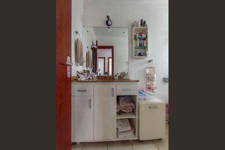 Casa à venda com 143m², 4 quartos e 2 vagasBanheiro