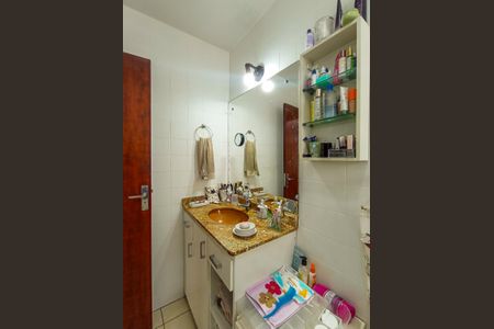 Casa à venda com 143m², 4 quartos e 2 vagasBanheiro