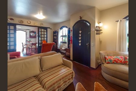 Casa à venda com 143m², 4 quartos e 2 vagasSala