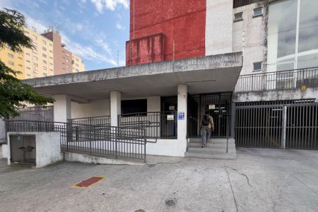 Apartamento à venda com 44m², 2 quartos e 1 vaga Apartamento à venda com 44m², 2 quartos e 1 vagaFachada