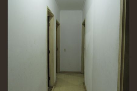 Casa à venda com 330m², 3 quartos e 3 vagasCorredor