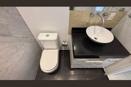 Apartamento à venda com 270m², 4 quartos e 3 vagasBanheiro da Suíte 4