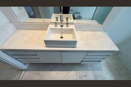 Apartamento à venda com 270m², 4 quartos e 3 vagasBanheiro da Suíte 1