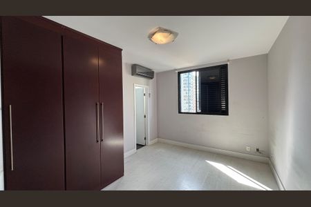 Apartamento à venda com 270m², 4 quartos e 3 vagasSuíte 3