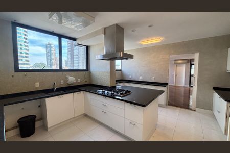 Apartamento à venda com 270m², 4 quartos e 3 vagasCozinha