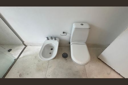 Apartamento à venda com 270m², 4 quartos e 3 vagasBanheiro da Suíte 1