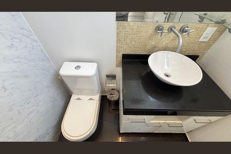 Apartamento à venda com 270m², 4 quartos e 3 vagasBanheiro da Suíte 3