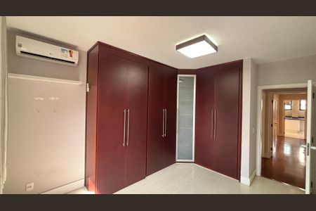 Apartamento à venda com 270m², 4 quartos e 3 vagasSuíte 2