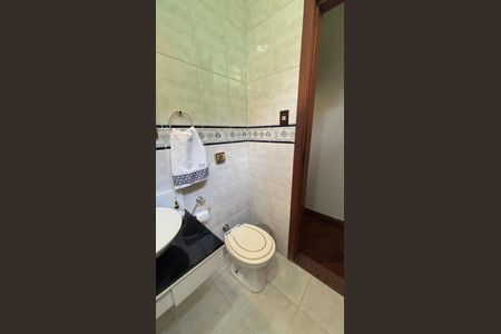 Casa à venda com 240m², 3 quartos e 3 vagas Casa à venda com 240m², 3 quartos e 3 vagasLavabo