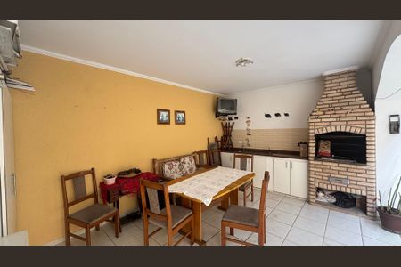 Casa à venda com 240m², 3 quartos e 3 vagas Casa à venda com 240m², 3 quartos e 3 vagasQuintal - Churrasqueira