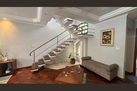 Casa à venda com 240m², 3 quartos e 3 vagas Casa à venda com 240m², 3 quartos e 3 vagasSala