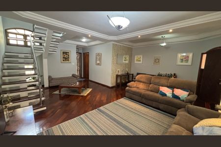 Casa à venda com 240m², 3 quartos e 3 vagas Casa à venda com 240m², 3 quartos e 3 vagasSala