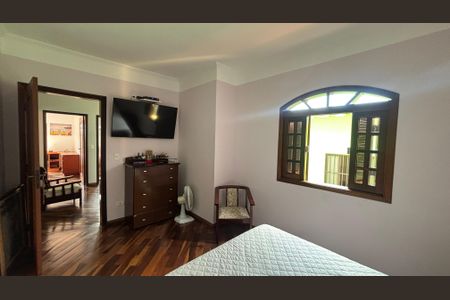 Casa à venda com 240m², 3 quartos e 3 vagas Casa à venda com 240m², 3 quartos e 3 vagasSuíte