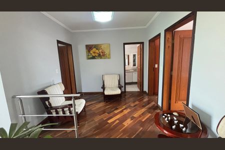 Casa à venda com 240m², 3 quartos e 3 vagas Casa à venda com 240m², 3 quartos e 3 vagasHall Quartos