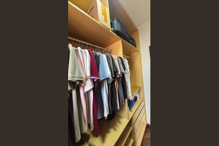 Casa à venda com 240m², 3 quartos e 3 vagas Casa à venda com 240m², 3 quartos e 3 vagasSuíte Closet