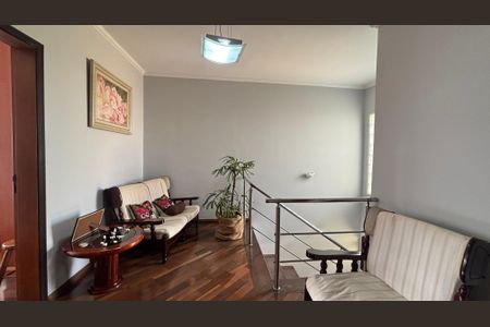 Casa à venda com 240m², 3 quartos e 3 vagas Casa à venda com 240m², 3 quartos e 3 vagasHall Quartos