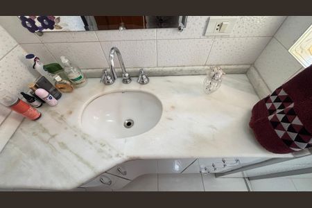 Casa à venda com 240m², 3 quartos e 3 vagas Casa à venda com 240m², 3 quartos e 3 vagasBanheiro da Suíte