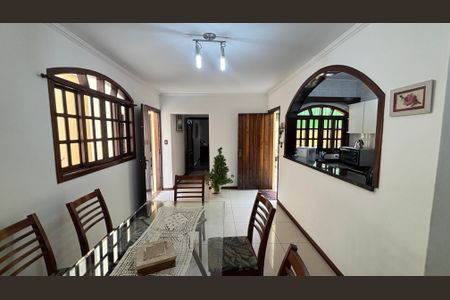 Casa à venda com 240m², 3 quartos e 3 vagas Casa à venda com 240m², 3 quartos e 3 vagasCozinha