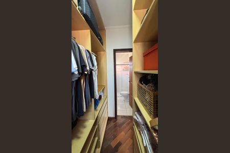 Casa à venda com 240m², 3 quartos e 3 vagas Casa à venda com 240m², 3 quartos e 3 vagasSuíte Closet