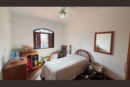 Casa à venda com 240m², 3 quartos e 3 vagas Casa à venda com 240m², 3 quartos e 3 vagasQuarto 1