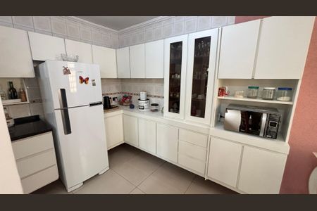 Casa à venda com 240m², 3 quartos e 3 vagas Casa à venda com 240m², 3 quartos e 3 vagasCozinha