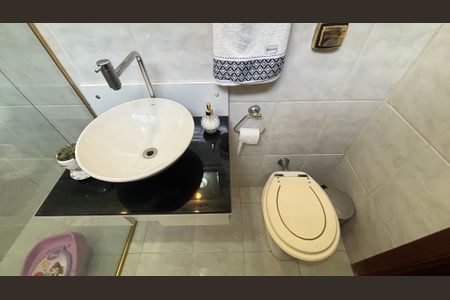 Casa à venda com 240m², 3 quartos e 3 vagas Casa à venda com 240m², 3 quartos e 3 vagasLavabo