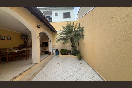 Casa à venda com 240m², 3 quartos e 3 vagas Casa à venda com 240m², 3 quartos e 3 vagasQuintal