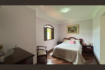 Casa à venda com 240m², 3 quartos e 3 vagas Casa à venda com 240m², 3 quartos e 3 vagasSuíte