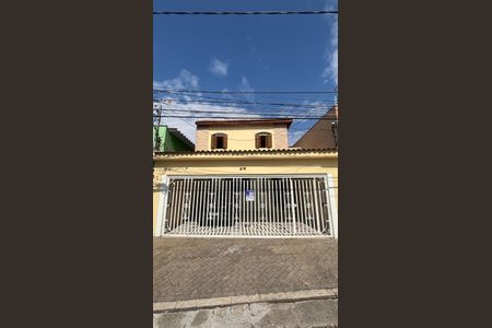 Casa à venda com 240m², 3 quartos e 3 vagas Casa à venda com 240m², 3 quartos e 3 vagasFachada