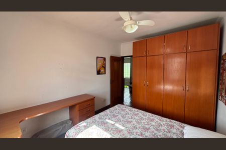 Casa à venda com 240m², 3 quartos e 3 vagas Casa à venda com 240m², 3 quartos e 3 vagasQuarto 2