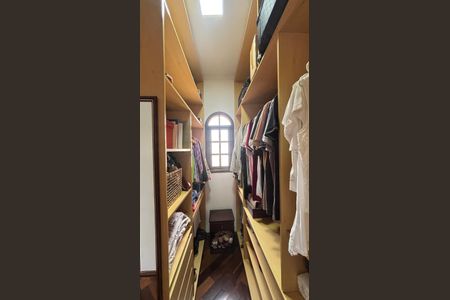 Casa à venda com 240m², 3 quartos e 3 vagas Casa à venda com 240m², 3 quartos e 3 vagasSuíte Closet