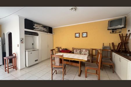 Casa à venda com 240m², 3 quartos e 3 vagas Casa à venda com 240m², 3 quartos e 3 vagasQuintal