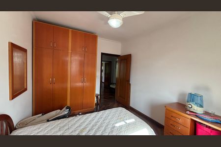 Casa à venda com 240m², 3 quartos e 3 vagas Casa à venda com 240m², 3 quartos e 3 vagasQuarto 1