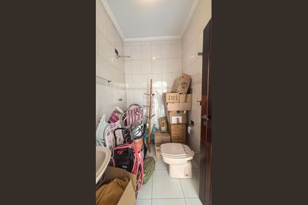 Casa à venda com 240m², 3 quartos e 3 vagas Casa à venda com 240m², 3 quartos e 3 vagasQuintal - banheiro