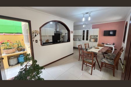 Casa à venda com 240m², 3 quartos e 3 vagas Casa à venda com 240m², 3 quartos e 3 vagasCozinha