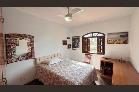 Casa à venda com 240m², 3 quartos e 3 vagas Casa à venda com 240m², 3 quartos e 3 vagasQuarto 2