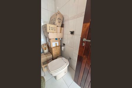 Casa à venda com 240m², 3 quartos e 3 vagas Casa à venda com 240m², 3 quartos e 3 vagasQuintal - banheiro