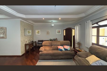 Casa à venda com 240m², 3 quartos e 3 vagas Casa à venda com 240m², 3 quartos e 3 vagasSala