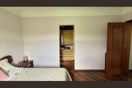 Casa à venda com 240m², 3 quartos e 3 vagas Casa à venda com 240m², 3 quartos e 3 vagasSuíte