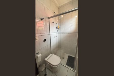 Casa à venda com 240m², 3 quartos e 3 vagas Casa à venda com 240m², 3 quartos e 3 vagasBanheiro