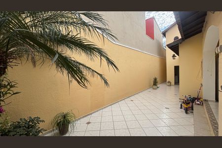 Casa à venda com 240m², 3 quartos e 3 vagas Casa à venda com 240m², 3 quartos e 3 vagasQuintal