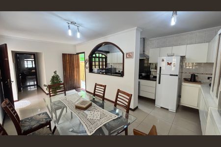 Casa à venda com 240m², 3 quartos e 3 vagas Casa à venda com 240m², 3 quartos e 3 vagasCozinha