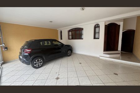Casa à venda com 240m², 3 quartos e 3 vagas Casa à venda com 240m², 3 quartos e 3 vagasGaragem
