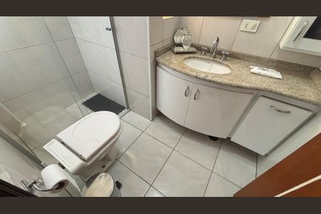 Casa à venda com 240m², 3 quartos e 3 vagas Casa à venda com 240m², 3 quartos e 3 vagasBanheiro