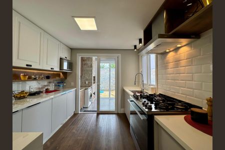 Cozinha de casa à venda com 3 quartos, 135m² em São José, Canoas