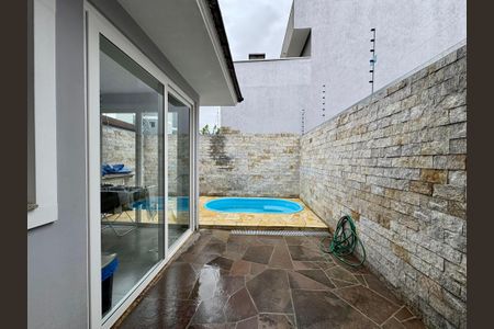 Casa à venda com 135m², 3 quartos e 2 vagas Casa à venda com 135m², 3 quartos e 2 vagasPiscina