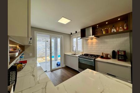 Cozinha de casa à venda com 3 quartos, 135m² em São José, Canoas