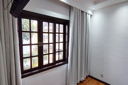 Casa de condomínio para alugar com 130m², 4 quartos e 2 vagas Casa de condomínio para alugar com 130m², 4 quartos e 2 vagasQuarto 1